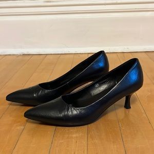 Vintage women’s black kitten heels